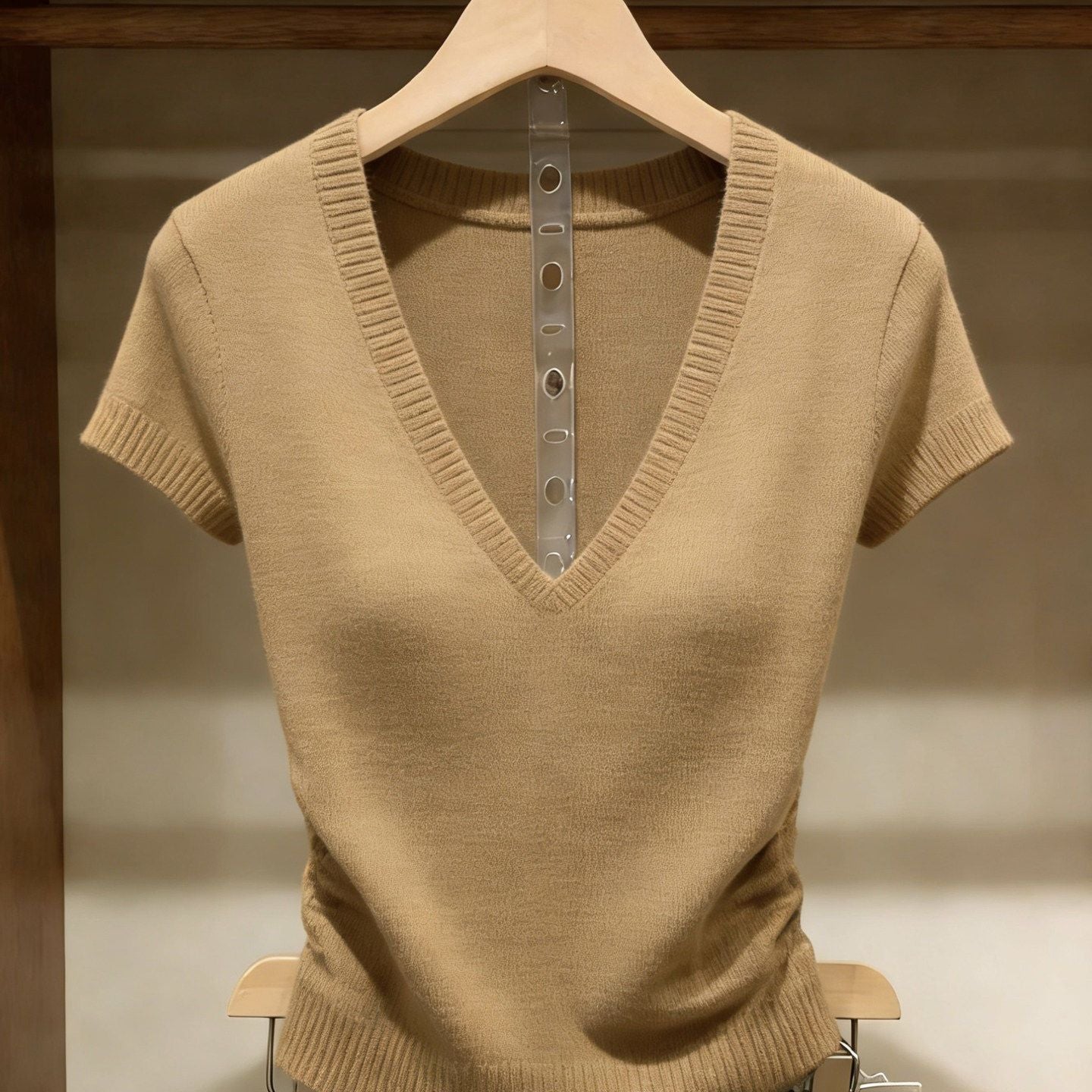 Solid Color Ice Silk Knit Top for Women – Slim-Fit Short Sleeve Elegant Commuter Top